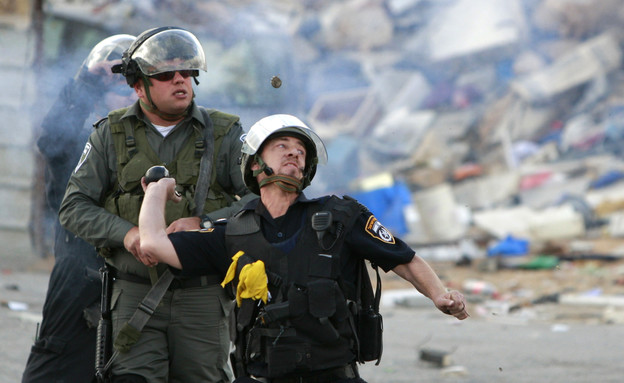 מהומות בקלנדיה (צילום: ap)