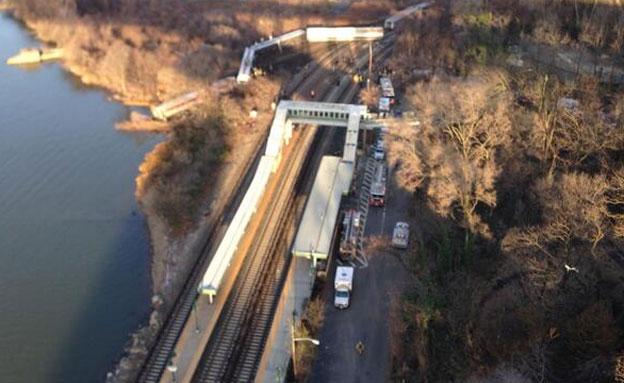 זירת תאונת הרכבת בניו יורק (צילום: Sheldon Dutes טוויטר)
