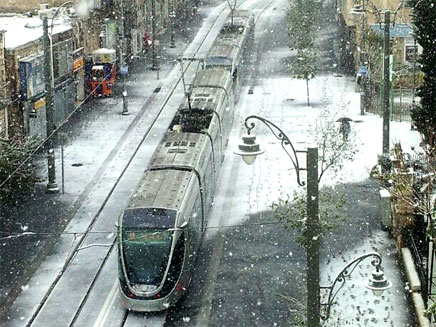 שלג בירושלים, הרכבת הקלה (צילום: חדשות 2)