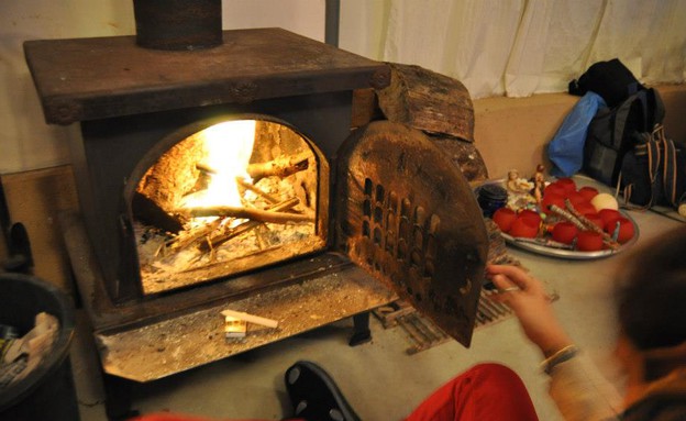 תנור בשבט אחים, קרדיט באדיבות המקום, קמפינג חורף (צילום: באדיבות הצימר)