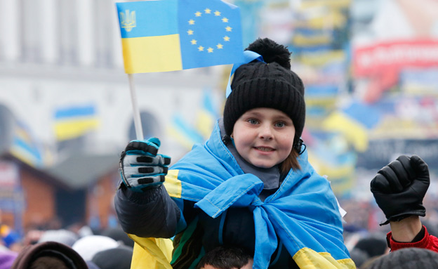 "מפגינים למען עתיד אוקראינה" (צילום: רויטרס)