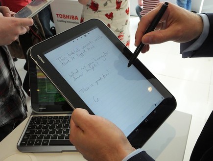 טאבלט ה-Excite Write של טושיבה עם עט סטיילוס (צילום: techdigest.tv)