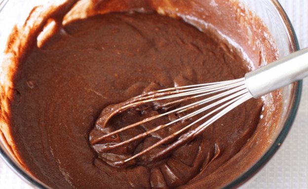 עוגת שוקולד עשירה שלב ראשון