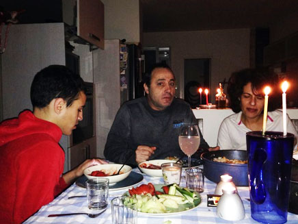 ארוחת ערב בבית משפחת גבאי (צילום: הגר גבאי)