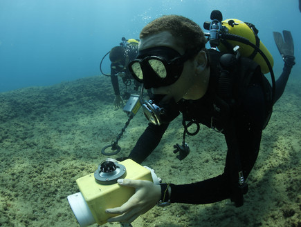 סקר תת ימי (צילום: צוות תיעוד, הילת
