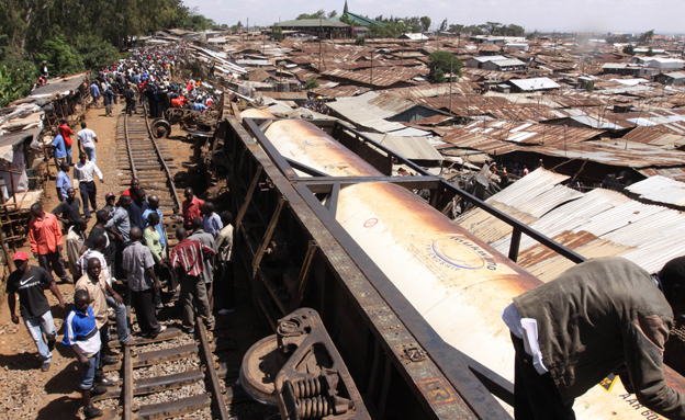 רכבת מסוכנת בקניה - ארכיון (צילום: AP)