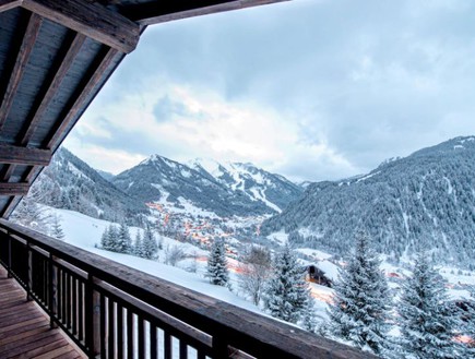 נוף מהמרפסת, אתר סקי צרפת (צילום: Alastair Sawday)