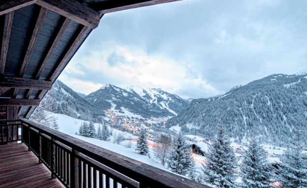 נוף מהמרפסת, אתר סקי צרפת (צילום: Alastair Sawday)
