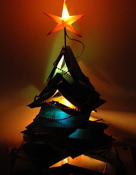 mediatinker עצי חג מולד, נייר ספרים תאורה (צילום: mediatinker)