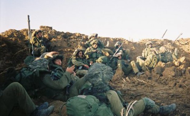 חיילי גולני בעופרת יצוקה (צילום: גיל סדגת)