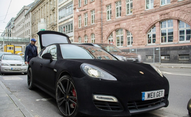 מכונית מקטיפה