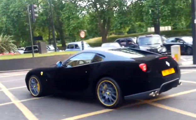 מכונית מקטיפה