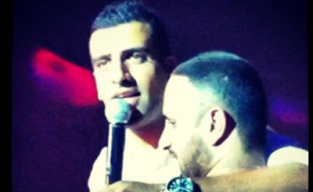 רגב הוד והספר שלו צילום ביתי