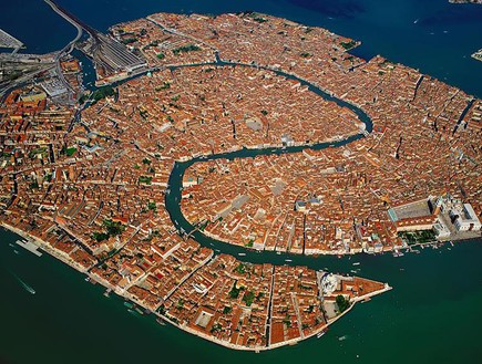 ונציה, ממעוף הציפור, קרדיט yannarthusbertrand2.org (צילום: yannarthusbertrand2.org)