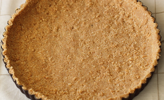 טארט שוקולד וחמאת בוטנים שלב ראשון טארט שוקולד וחמאת בוטנים שלב ראשון