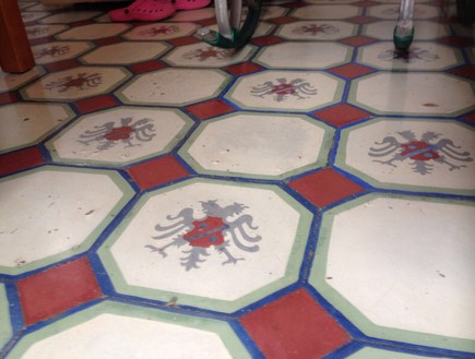 טיהור בית בקובה רצפה (צילום: רחלי גניר)