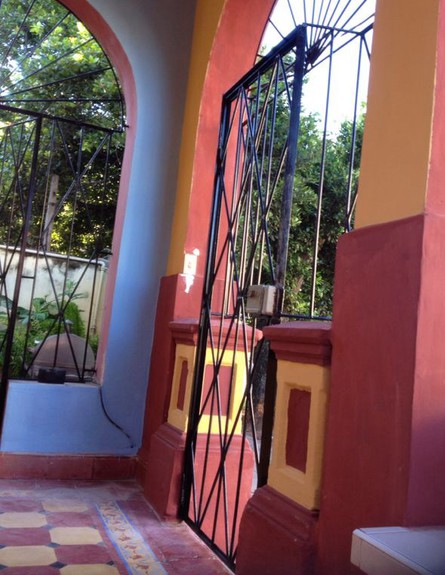 טיהור בית בקובה, דלת גובה (צילום: רחלי גניר)