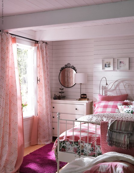 מיטה בסגנון רומנטי (צילום: IKEA USA)