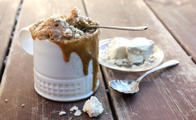 עוגת אספרסו-חלבה בספל במיקרו (צילום: אסתי רותם, אוכל טוב)
