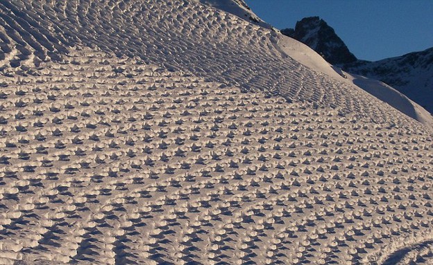 פסיעות, ציורים בשלג