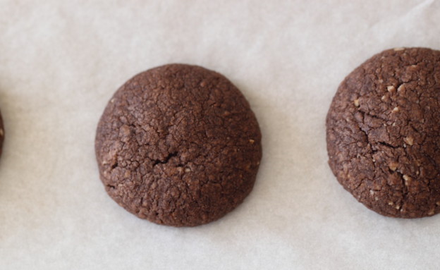 עוגיות סנדוויץ' שוקולד שלב שלישי