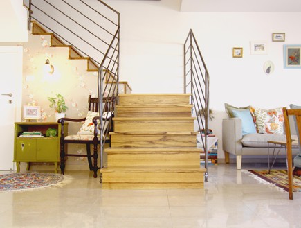 ימה, סלון מדרגות (צילום: ימה ברקאי)