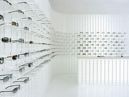 חנויות קונספט, משקפיים קיר (צילום: retaildesignblog)