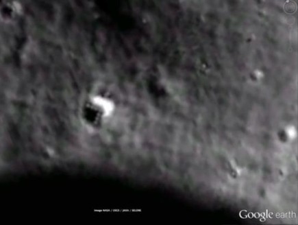 בסיס חייזרים על הירח (צילום: Google Moon)