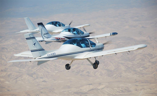 המטוסים מעל ים המלח (צילום: האגודה הישראלית לתעופה ספורטיבית קלה)