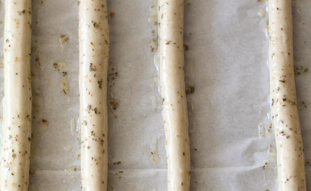 מקלות לחם שלב חמישי