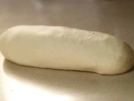 מקלות לחם שלב ראשון (צילום: חן שוקרון, mako אוכל)
