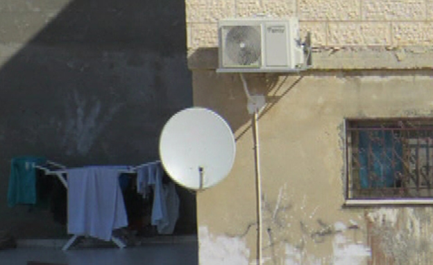 לוויין ומיזוג בבית הח"כ אבו עראר, היום (צילום: מאיר דויטש, תנועת רגבים)