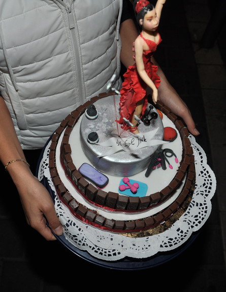 העוגה של אנה ארונוב (צילום: צ'ינו פפראצי)