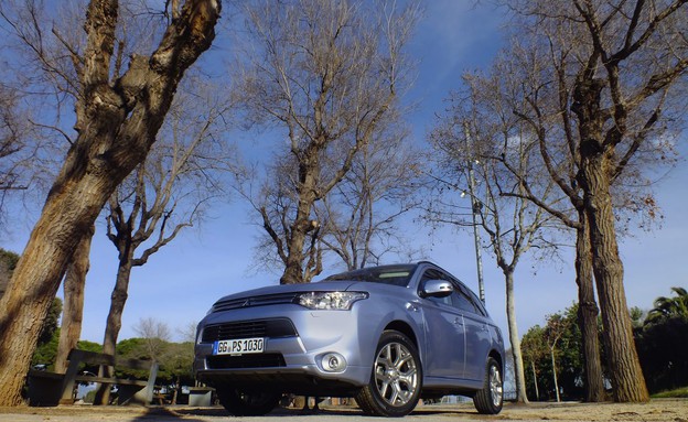 מיצובישי אאוטלנדר PHEV