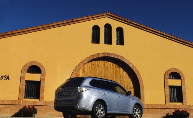 מיצובישי אאוטלנדר PHEV