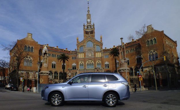 מיצובישי אאוטלנדר PHEV