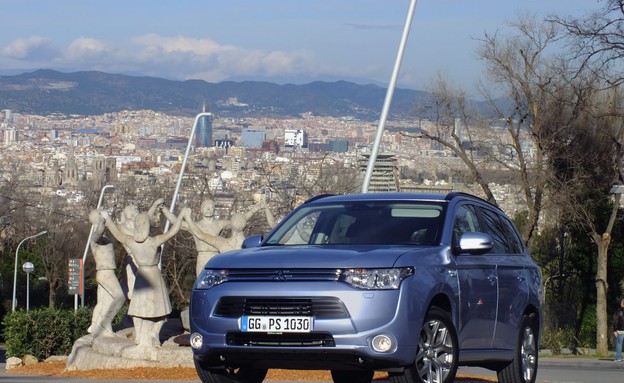מיצובישי אאוטלנדר PHEV