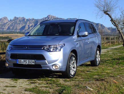 מיצובישי אאוטלנדר PHEV (צילום: נעם וינד)