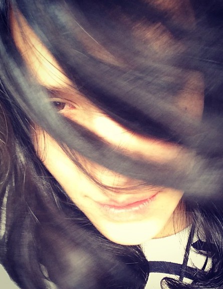 יאנה יוסף עם שיער שחור (צילום: מתוך האינסטגרם של יאנה יוסף)