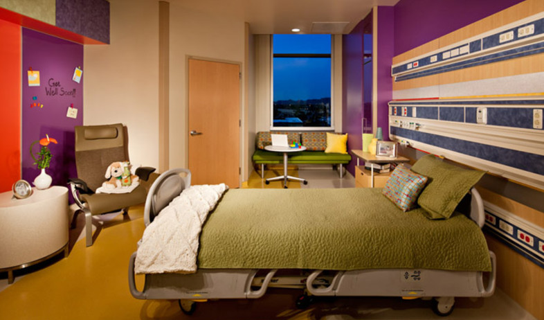 בית חולים ילדים, מיטה (צילום: openbuildings.com)