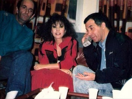 מאחורי הקלעים של פסטיגל עם גברי מזור 1988 (צילום: מתוך האתר הרשמי של ירדנה ארזי)