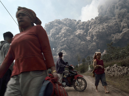 אחד מ-130 הרי געש פעילים באינדונזיה (צילום: רויטרס)