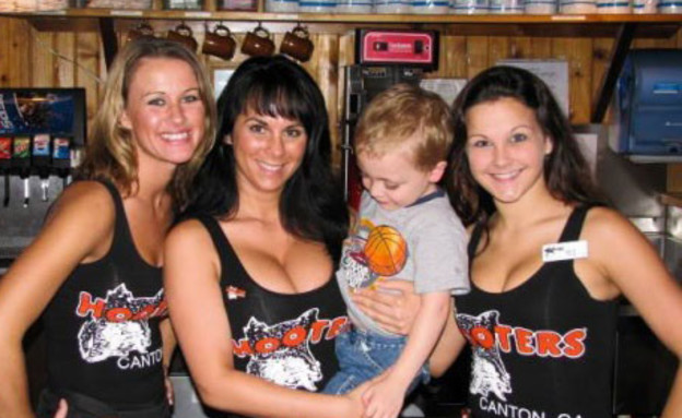 ילדים בוהים במחשופים