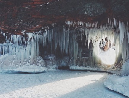 מבפנים, מערת הקרח בויסקונסין (צילום: Instagram user: erickaolin)