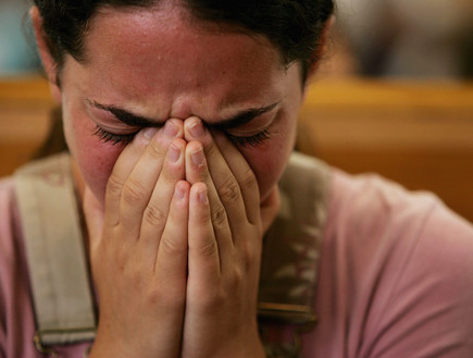 נערה עצובה (צילום: Spencer Platt, GettyImages IL)