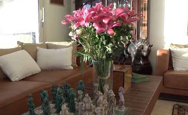 בית סרטון, סלון פרחים (צילום: צילום מסך מתוך סרטון)