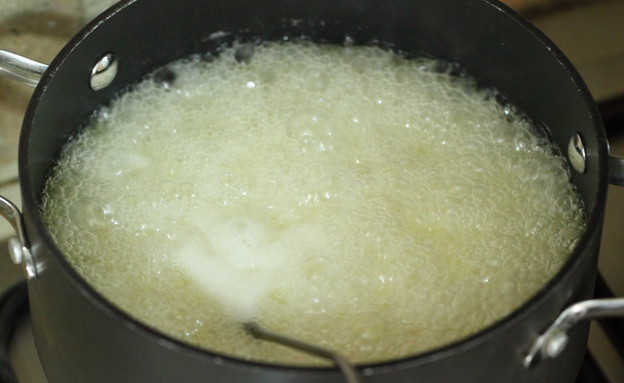 ממתק קרמל, אגוזים ושוקולד ביתי - קרמל שלב 1