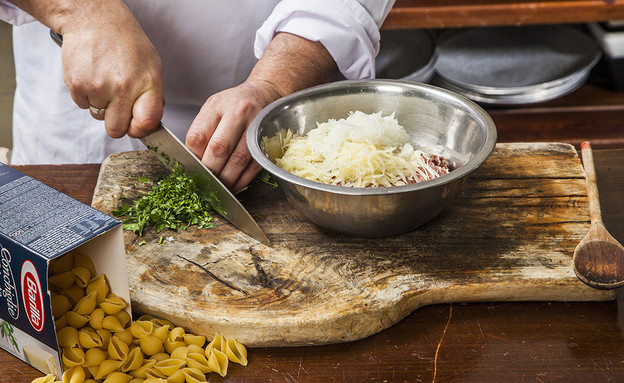 קציצות בקר עם קונכיות פסטה - אופן ההכנה 1
