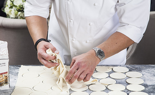 סמבוסק במילוי גבינה מלוחה