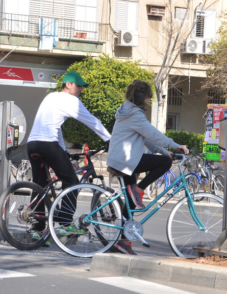 קותי סבג והחברה  (צילום: צ'ינו פפראצי)